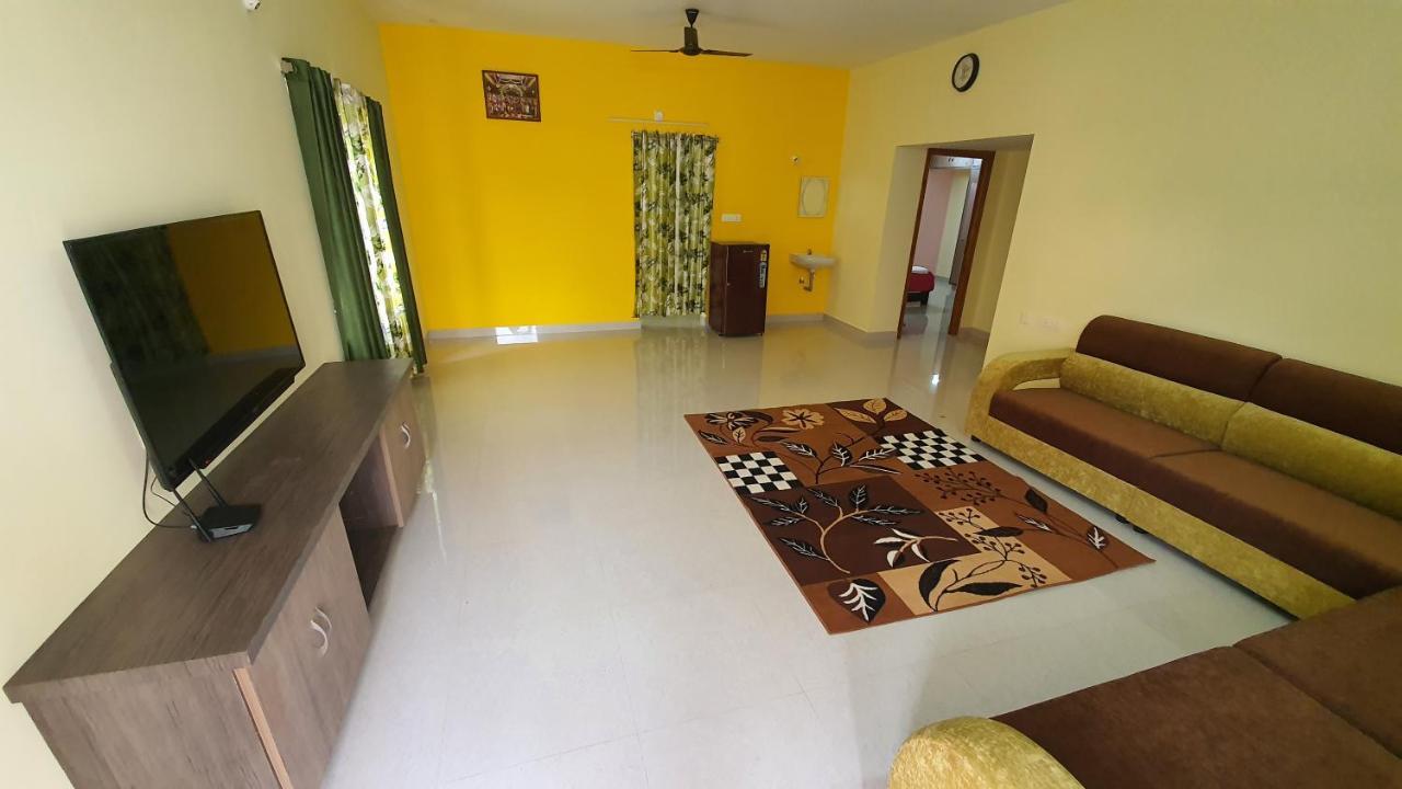 Tirupati Homestay - 2Bhk Ac Family Apartments Near Alipiri And Kapilatheertham - Walk To A2B Veg Restaurant - Wifi - Android Tv - Easy Access To Tirumala Eksteriør billede