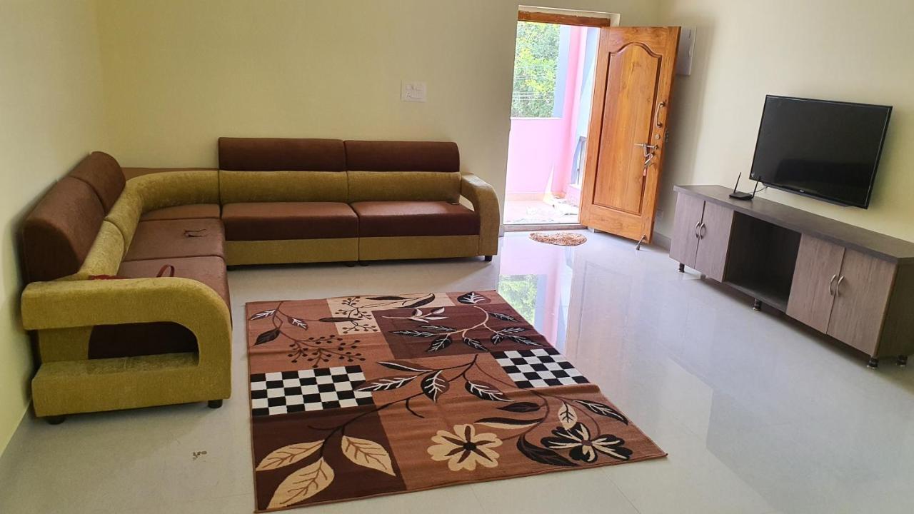 Tirupati Homestay - 2Bhk Ac Family Apartments Near Alipiri And Kapilatheertham - Walk To A2B Veg Restaurant - Wifi - Android Tv - Easy Access To Tirumala Eksteriør billede